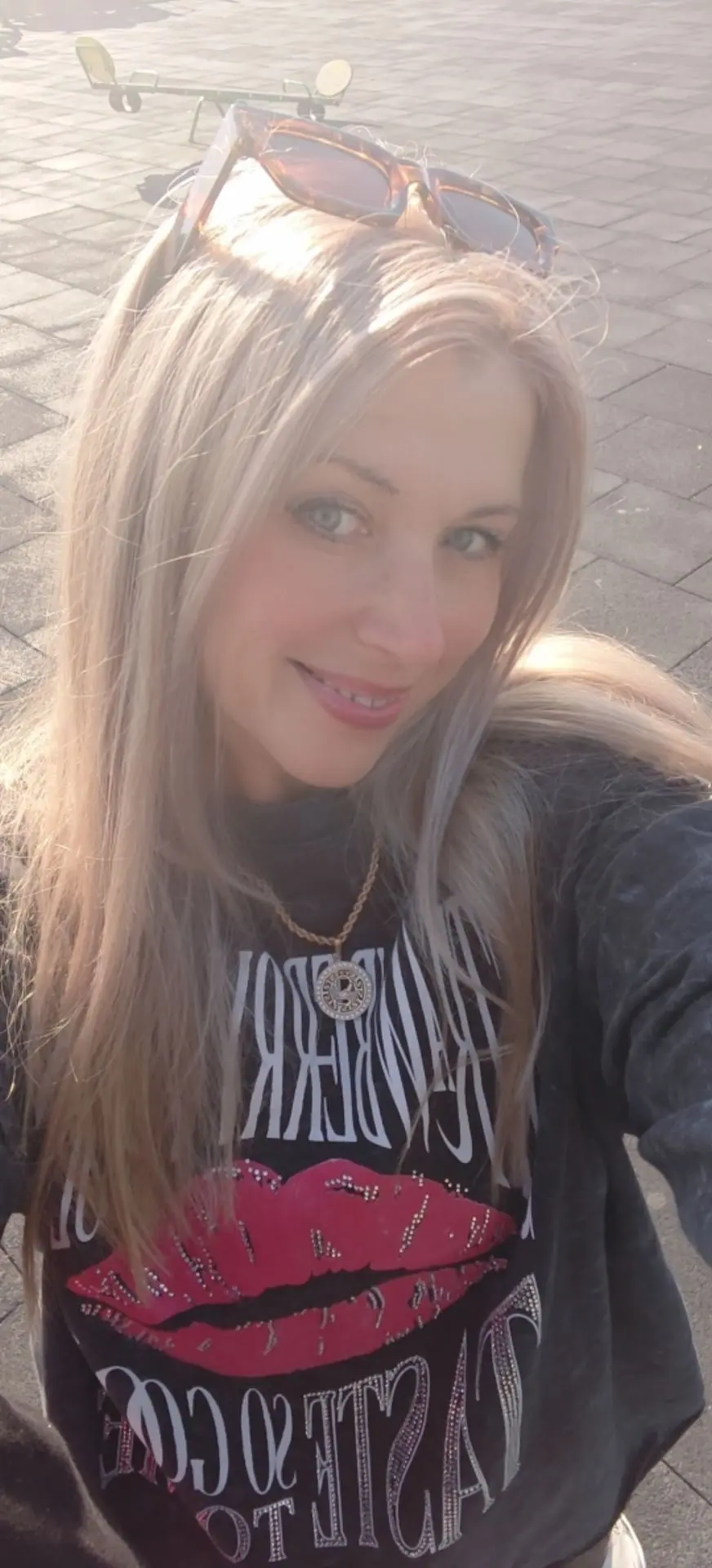 Бывает, всё вокруг шумит — а внутри тишина. Не от усталости, а от того, что ты наконец ...