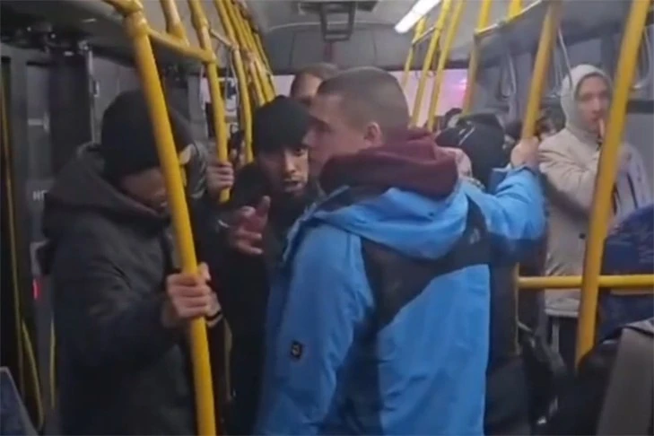 В Новосибирске возбуждено уголовное дело по статье о хулиганстве после нападения на пас...