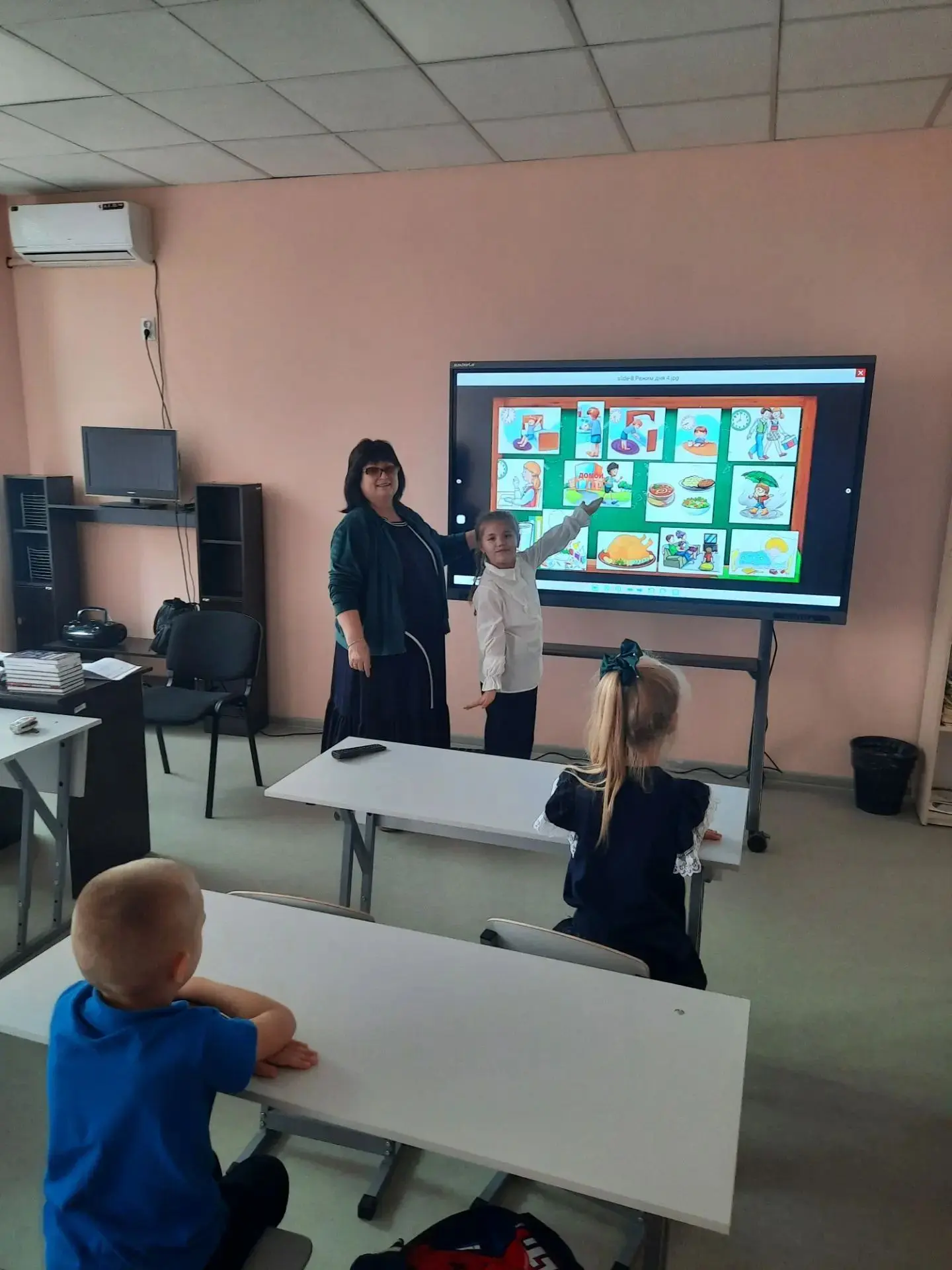 9 октября в МБУДО "Новосветская ДМШ" преподаватель отдела струнных инструментов ,Бурлае...