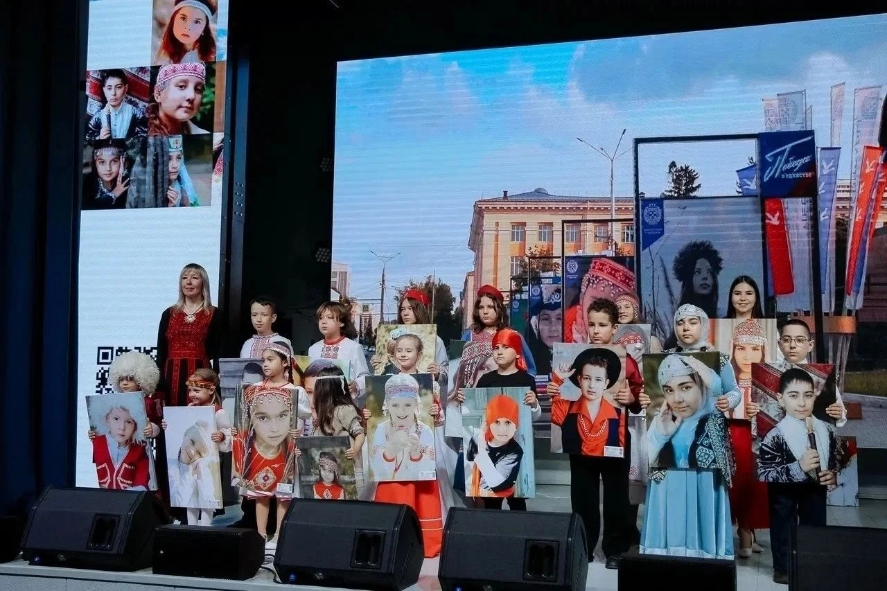 🎨 Как искусство объединяет народы? Узнайте на выставке в Цивильске!