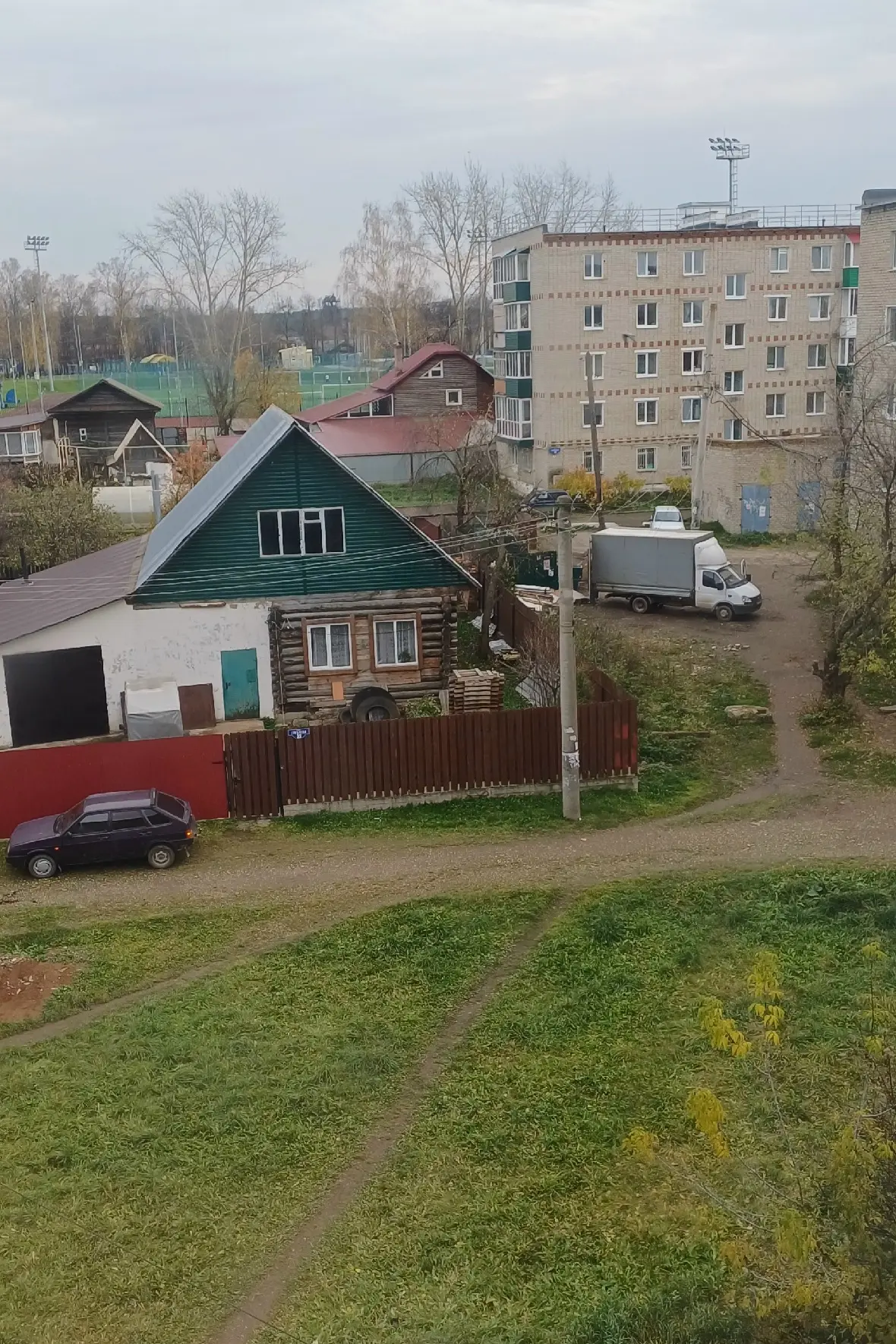 А что так можно было? Подъехать на машине выгрузить свой строительный мусор , да ещё и ...