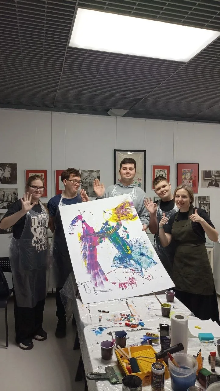 🎨 Подростков приглашают в инклюзивную студию «Между нами» в Галерее современного искус...