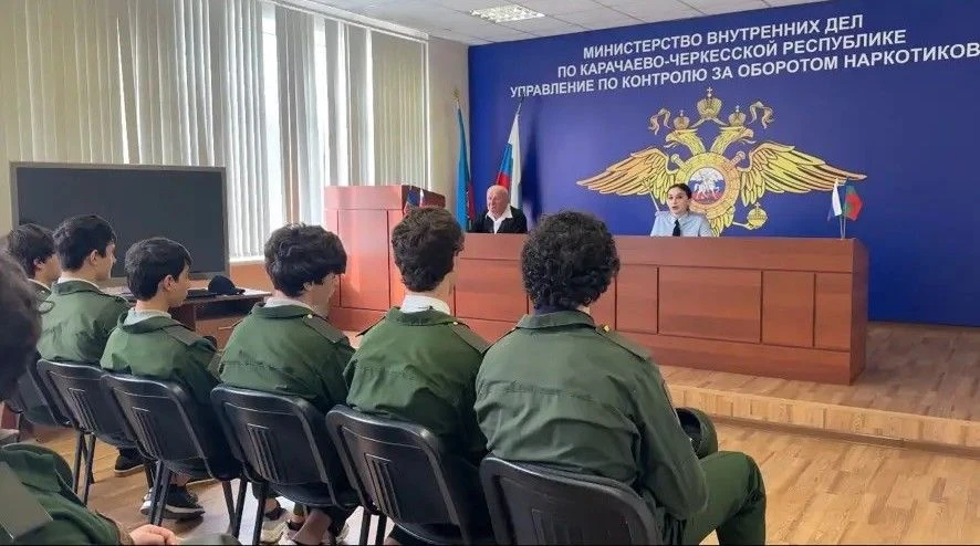Сотрудники Управления по контролю за оборотом наркотиков МВД по Карачаево-Черкесской Ре...