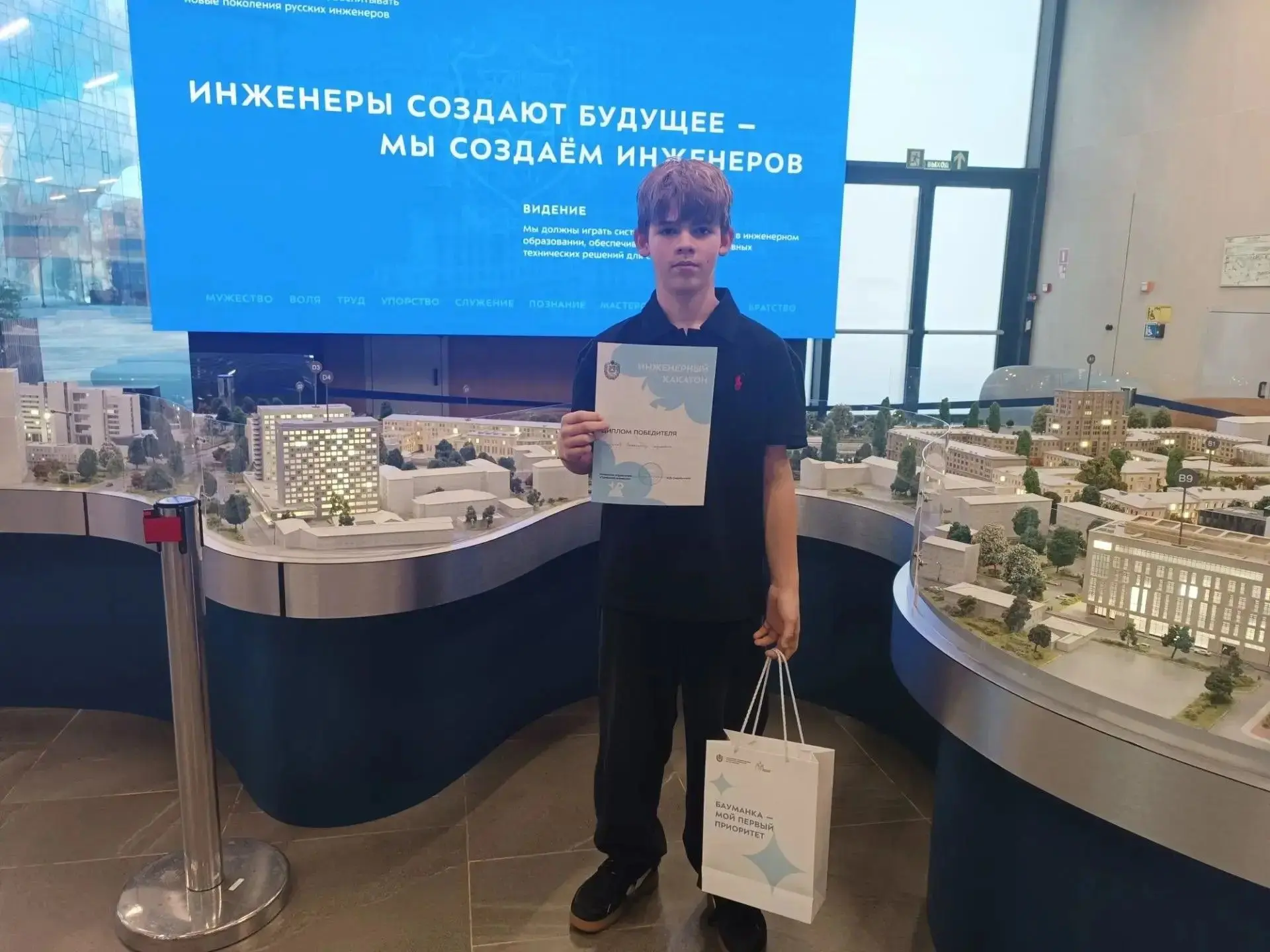 Инженерный хакатон в Бауманке — это не только про формулы и расчёты, но и про умение бы...