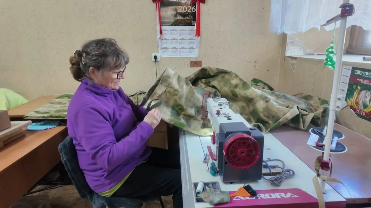 В Усолье-Сибирском шьют антидроновые одеяла для военнослужащих в зоне спецоперации