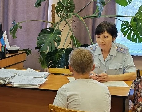 Инспекторы по делам несовершеннолетних ОМВД России «Великоустюгский» проводят индивидуа...