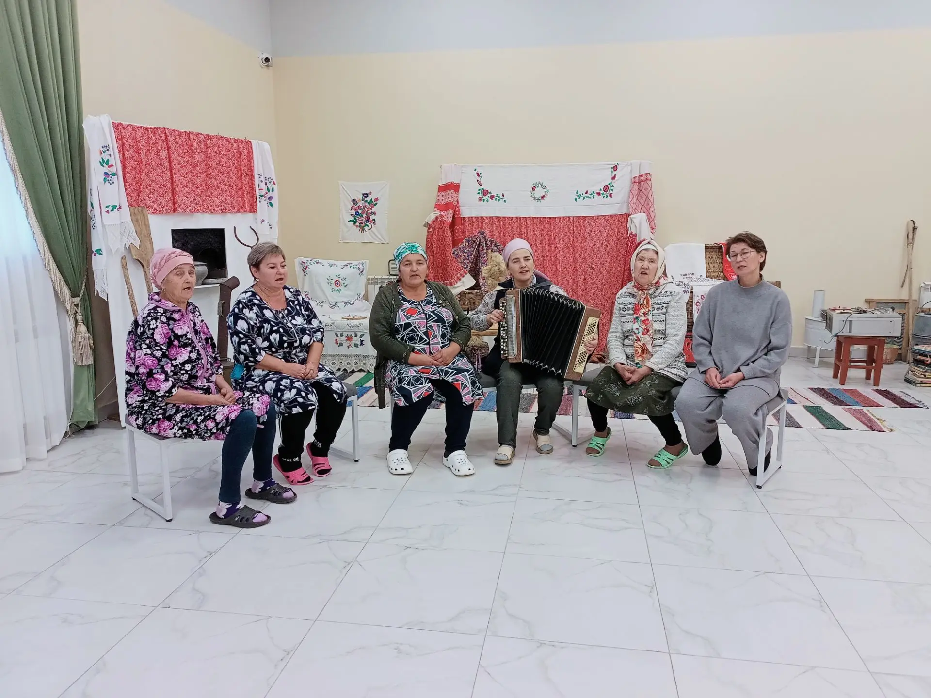 "Күңелегез белән яшь булып калыгыз "...
