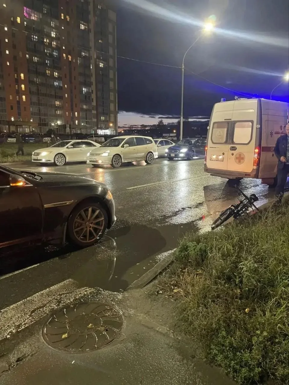 Вчера вечером у дома 156 по ул. Петухов а сбили ребенка.