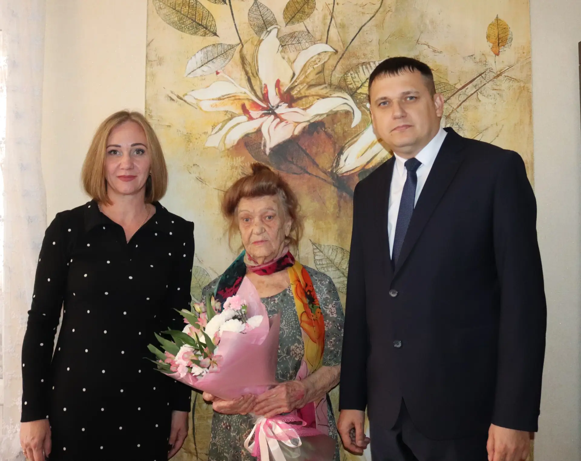 🎊 Сегодня в Ленинском районе поздравили  труженика тыла Ефросинью Макаровну Зайцеву, о...