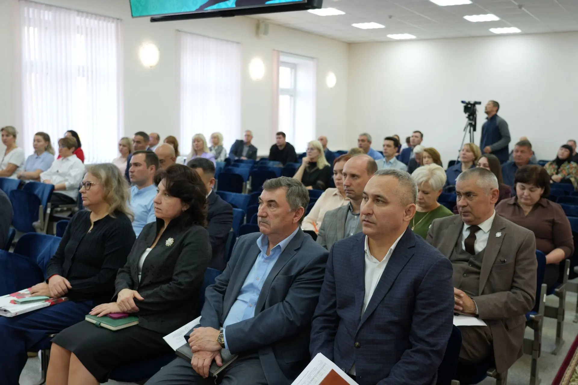 Сегодня на еженедельном оперативном совещании подробно рассмотрели доклад главного врач...