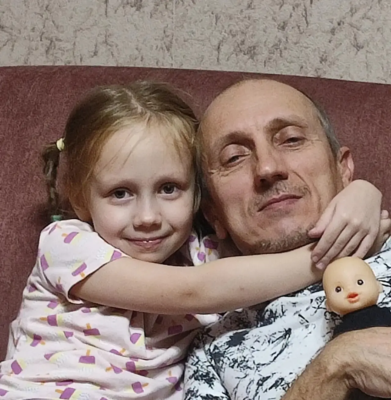 Мой папа - мой герой,  мой добрый волшебник, мой товарищ по играм, мой друг, мой учител...