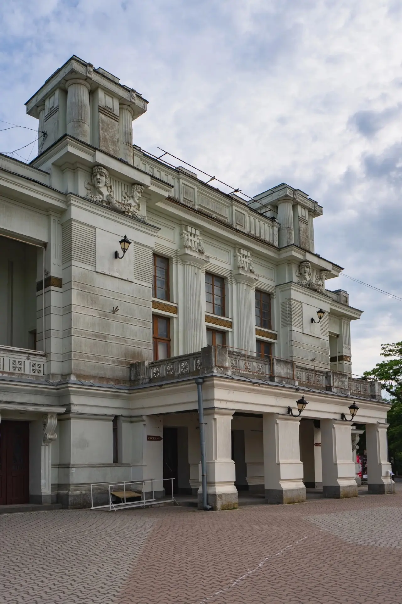 Прогуливаясь по Евпатории в поисках архитектурных сокровищ 🏛🏚
