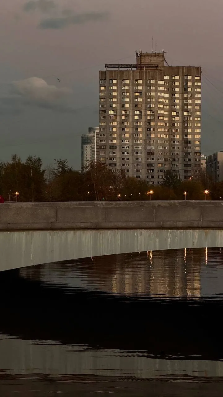 "Уютный вечер 🧡", - написала Ольга Яхина