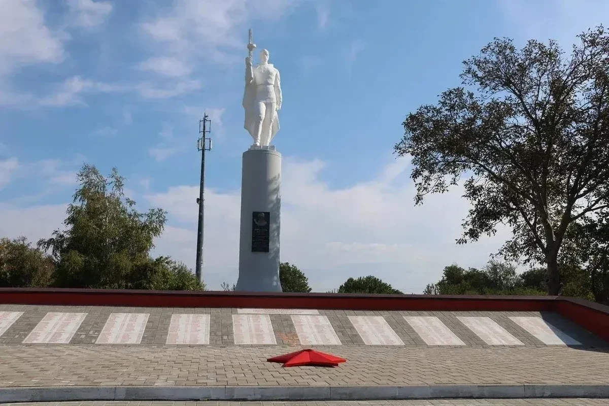 В станице Кавказской открыли обновлённый мемориал Воину‑освободителю