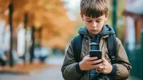 📵 Школьникам предложили каникулы с минимумом телефонов и планшетов
