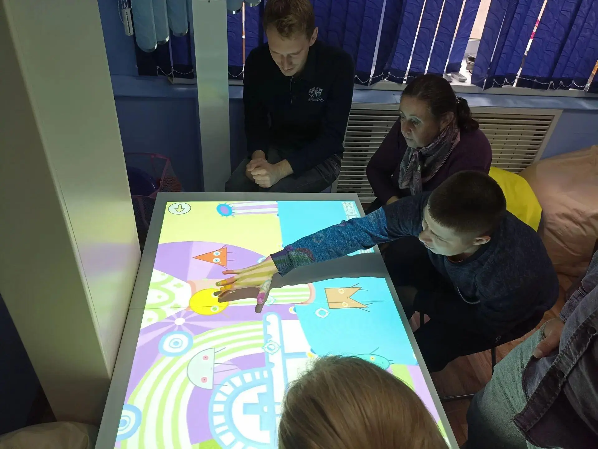 Интерактивные технологии в реабилитации: песочница «Алмаз» и стол механотерапии