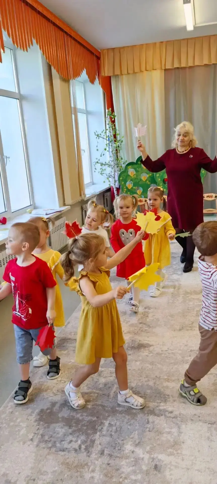 🍂✨ Осенняя сказка в нашей младшей группе!