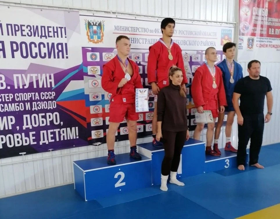 КАМЕНСКИЕ САМБИСТЫ СТАЛИ ПРИЗЕРАМИ ЧЕМПИОНАТА ОБЛАСТИ