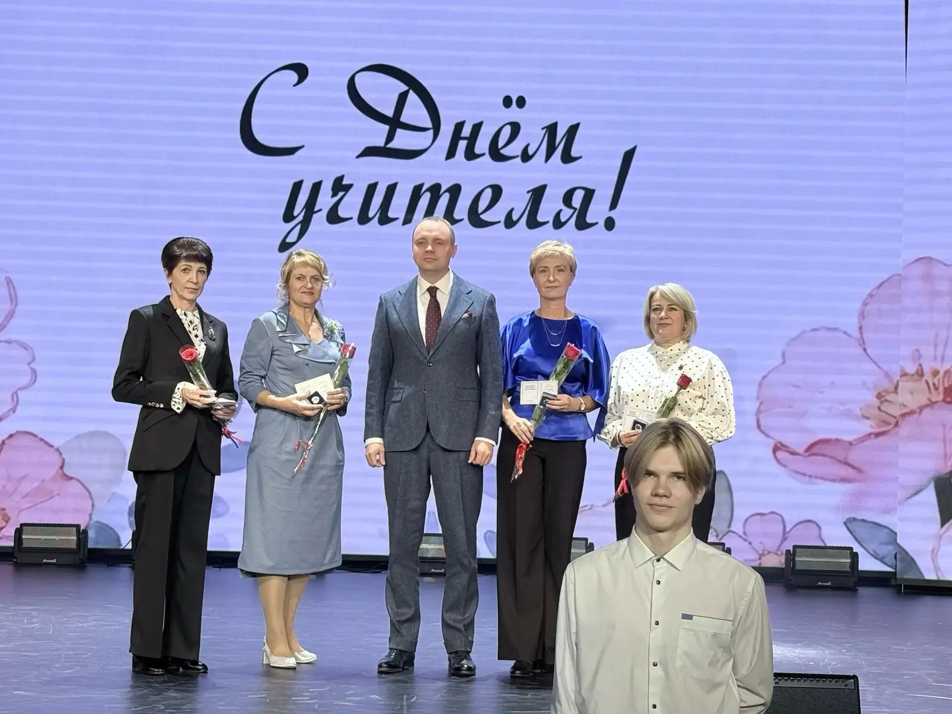 5 октября в городе Тарко-Сале состоялось торжественное чествование работников сферы обр...