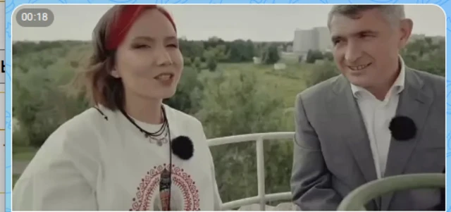 Олег Николаев блогерпа чӑвашла юрӑ юрланӑ