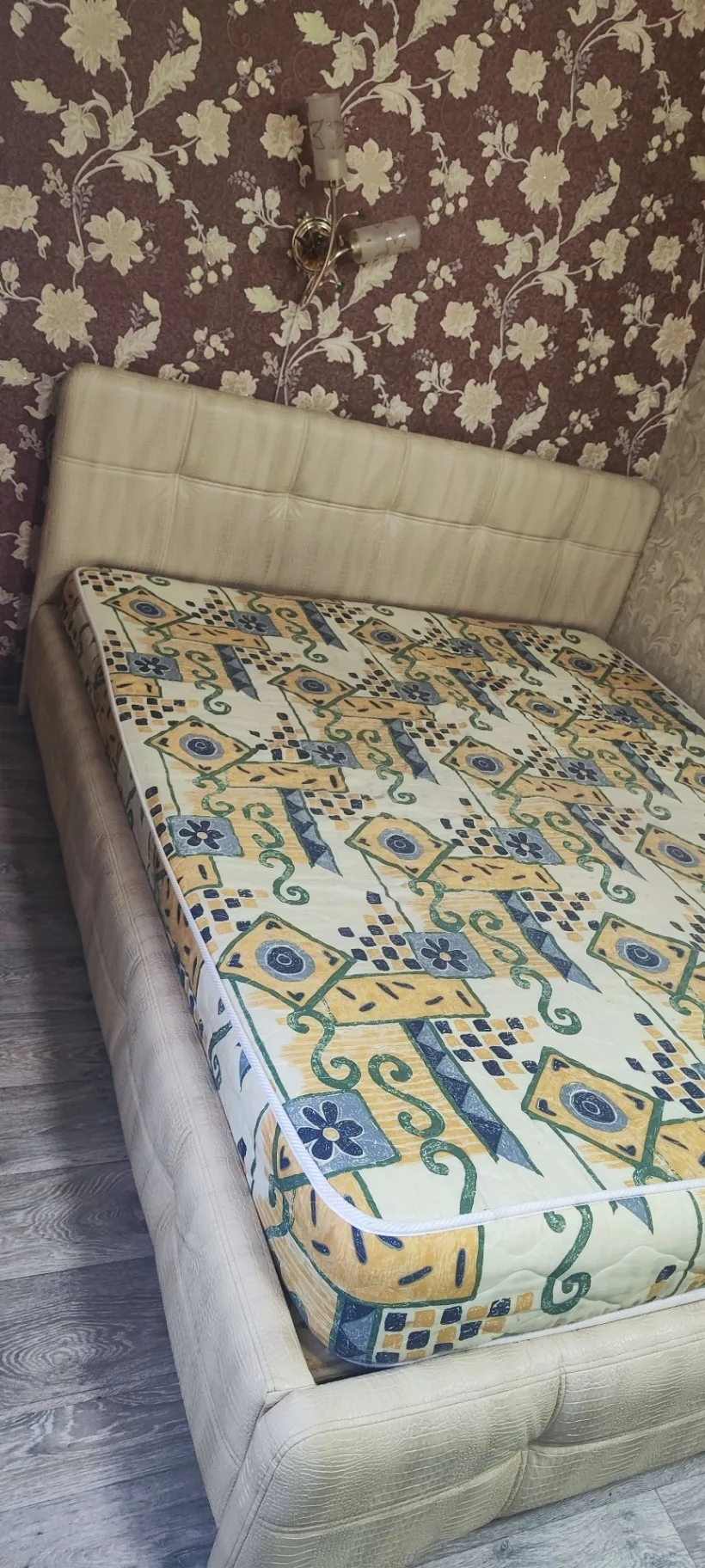 Продам двухспалтную кровать