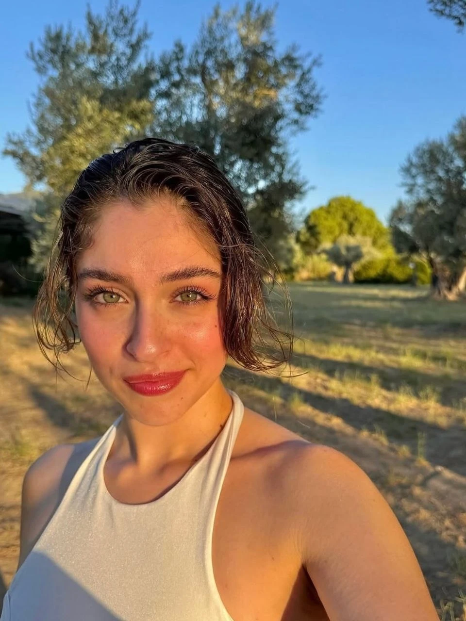 Красавица Джемре Байсель в осенних лучах Стамбула 😍