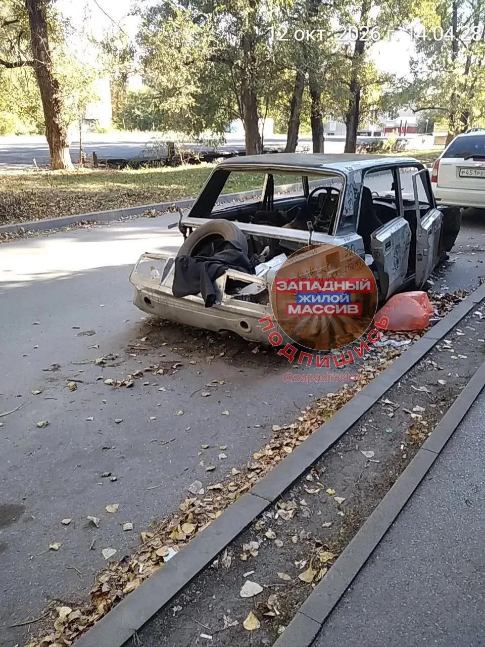 🚗 Из машины сделали мусорный контейнер!