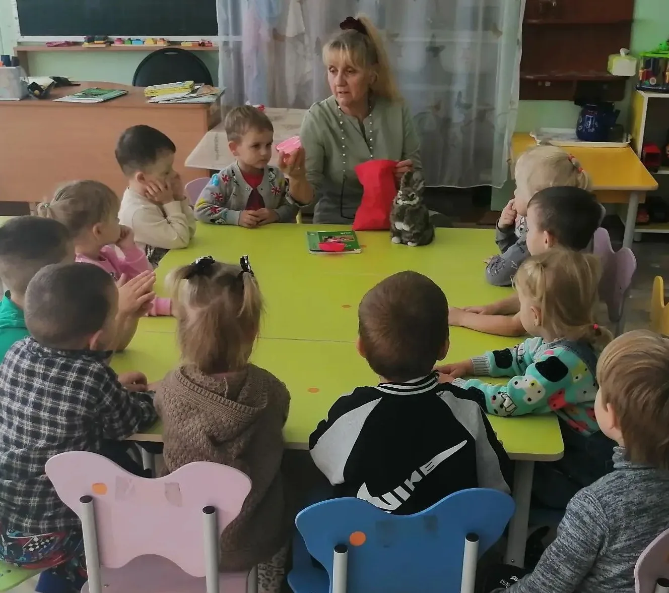 🎒 «Чудесный мешочек» в гостях у группы «Пчёлки»!