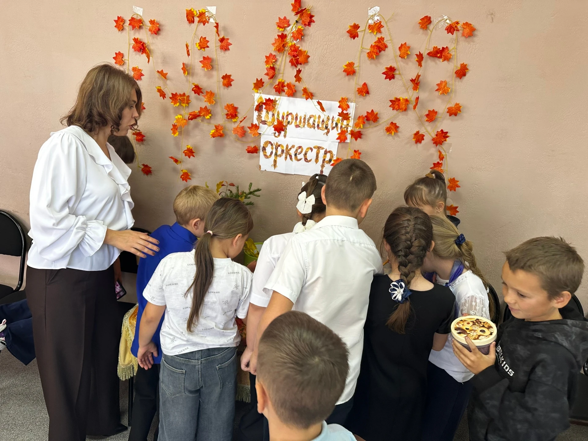 🍂 «Листопад улыбок и открытий»: как ловили осень в Идринской средней школе! 🍁