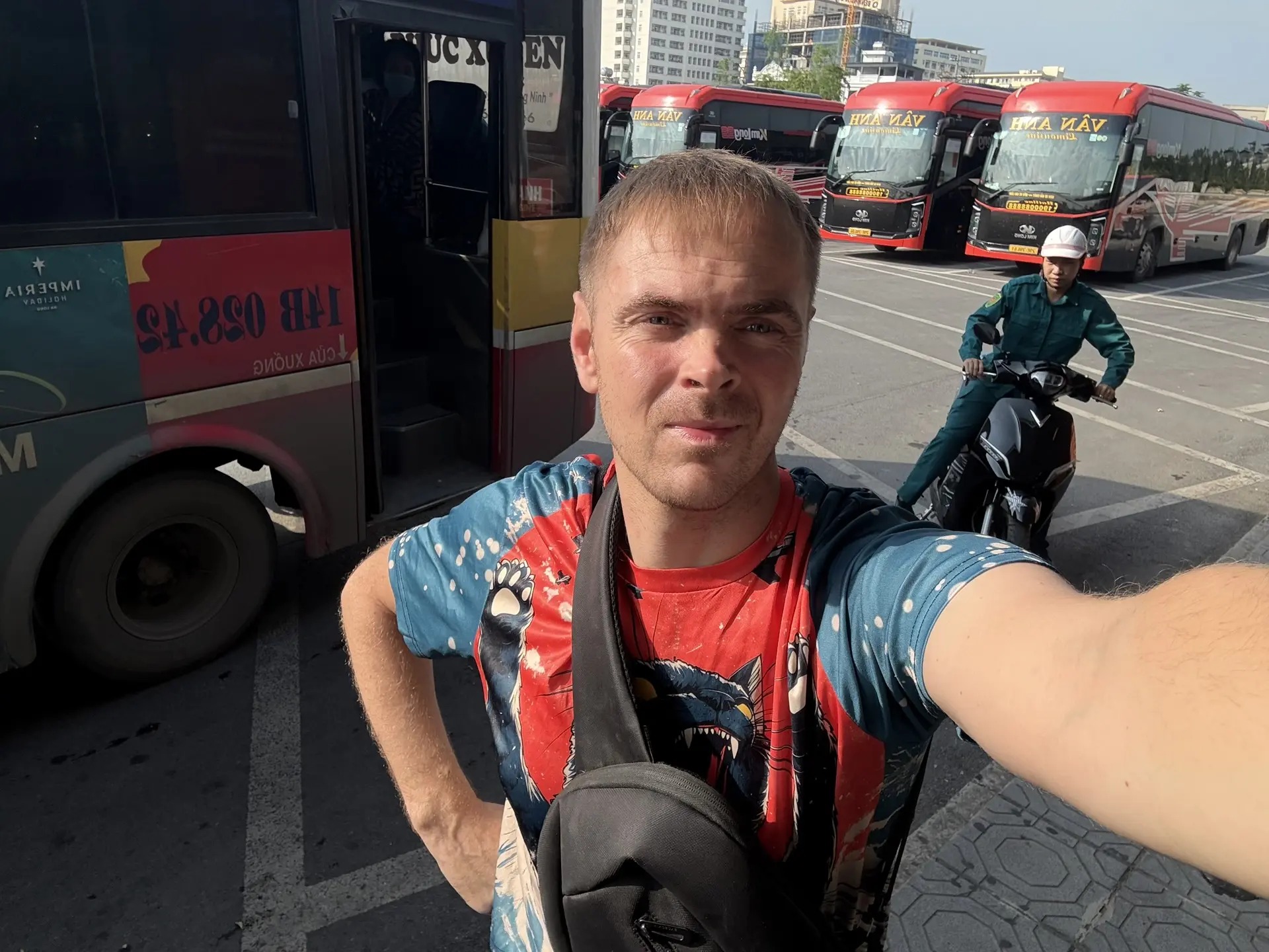 Еду в Китай на костылях! 🇨🇳 Пора покидать Вьетнам.