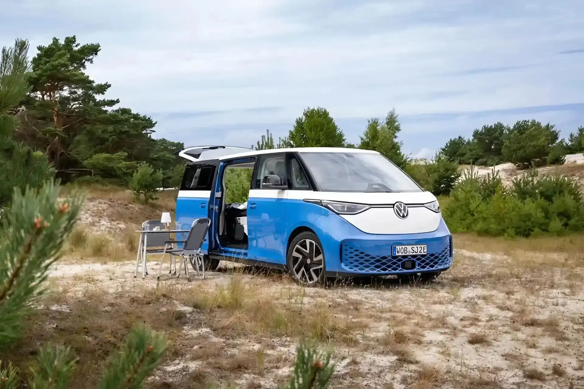 Представлен новый электрический кемпер Volkswagen ID California Cruise с двуспальной кр...