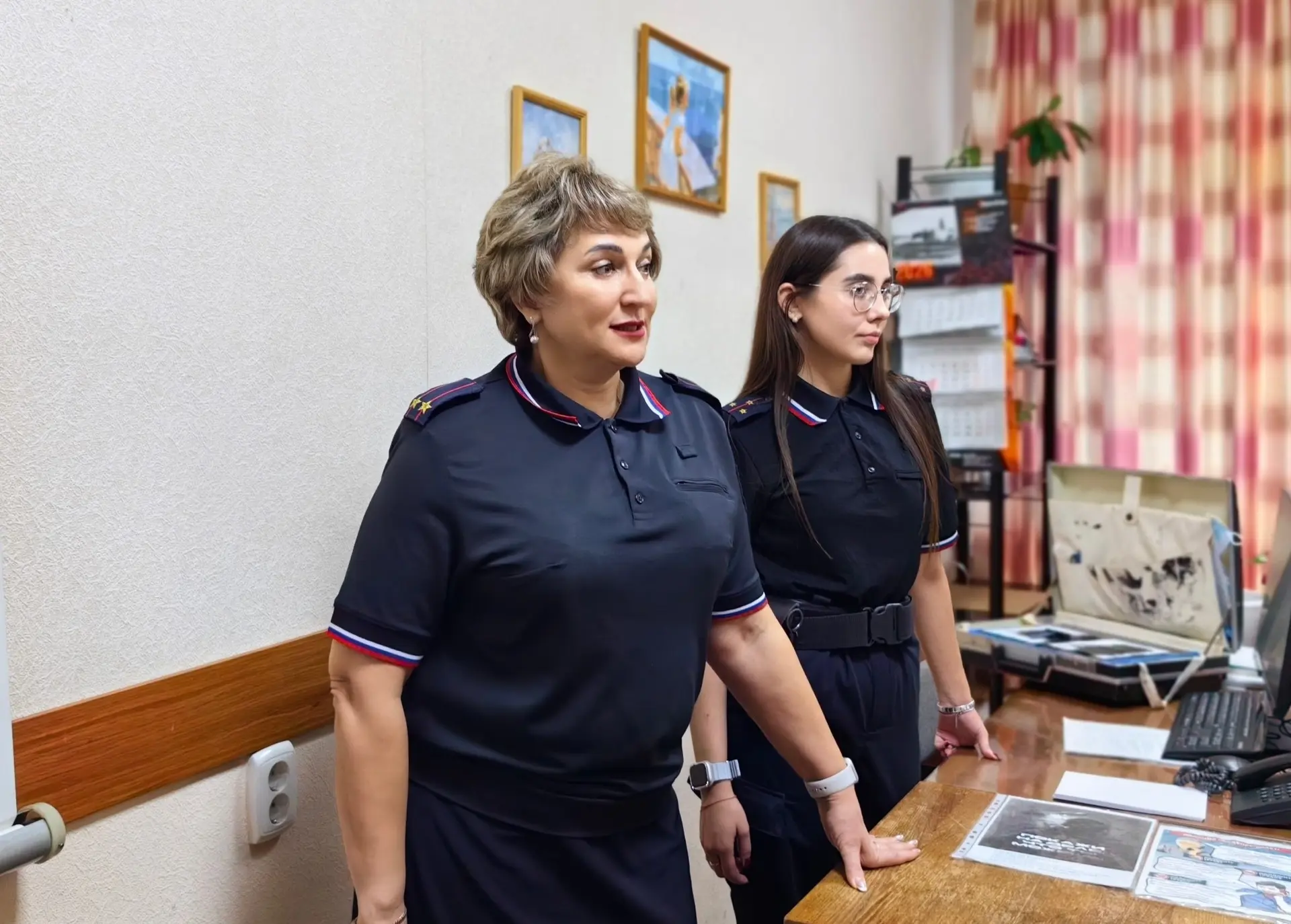 Полицейские Воркуты познакомили кадет с работой отдела по вопросам миграции