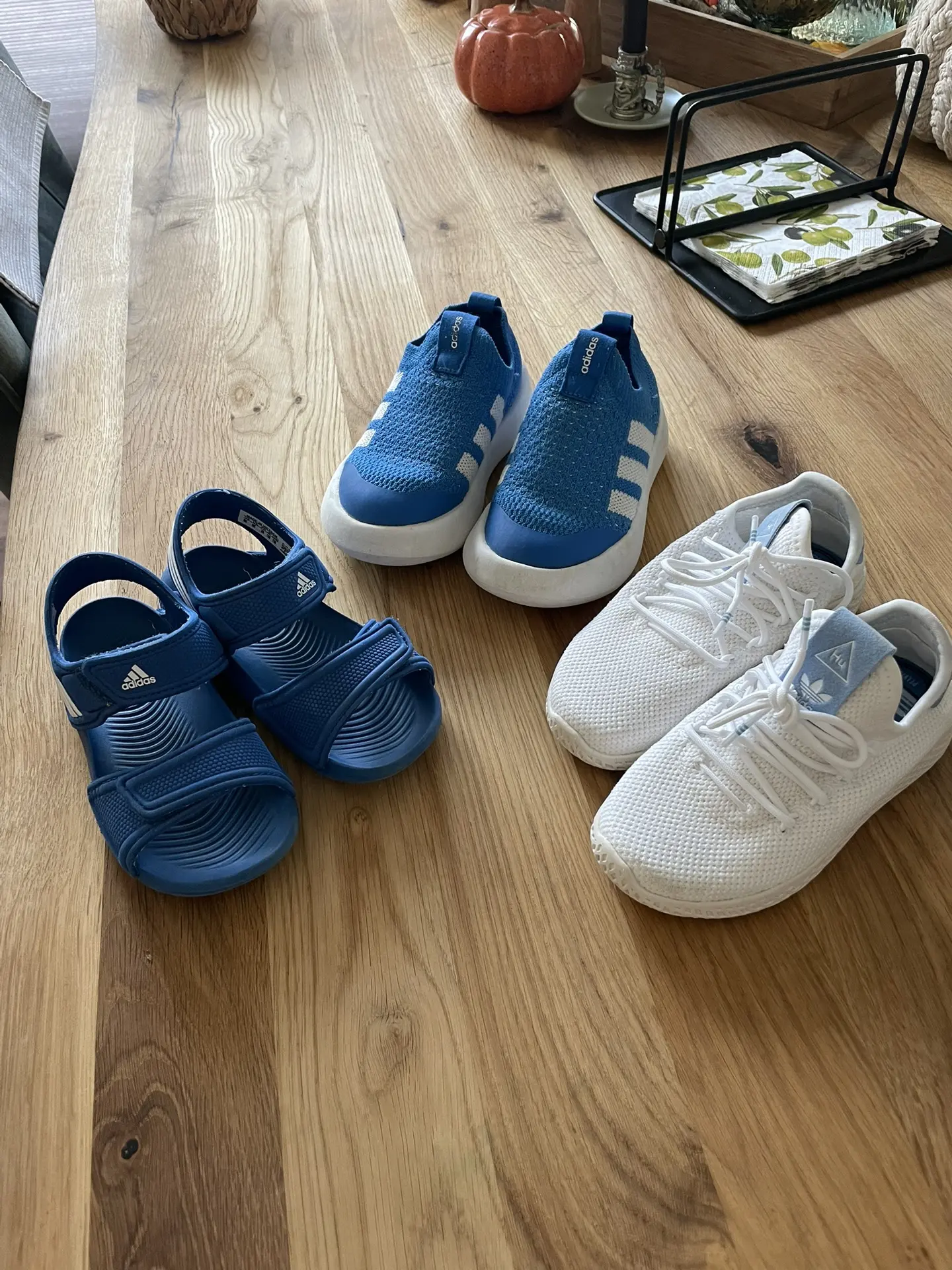 Вся обувь оригинал, покупалась в Германии. Сапожки с роботами размер 34, с динозаврами ...