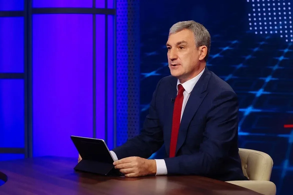 👍Василий Орлов на вопрос про возможность увеличения автобусов в Хейхэ: «Эта работа уже...