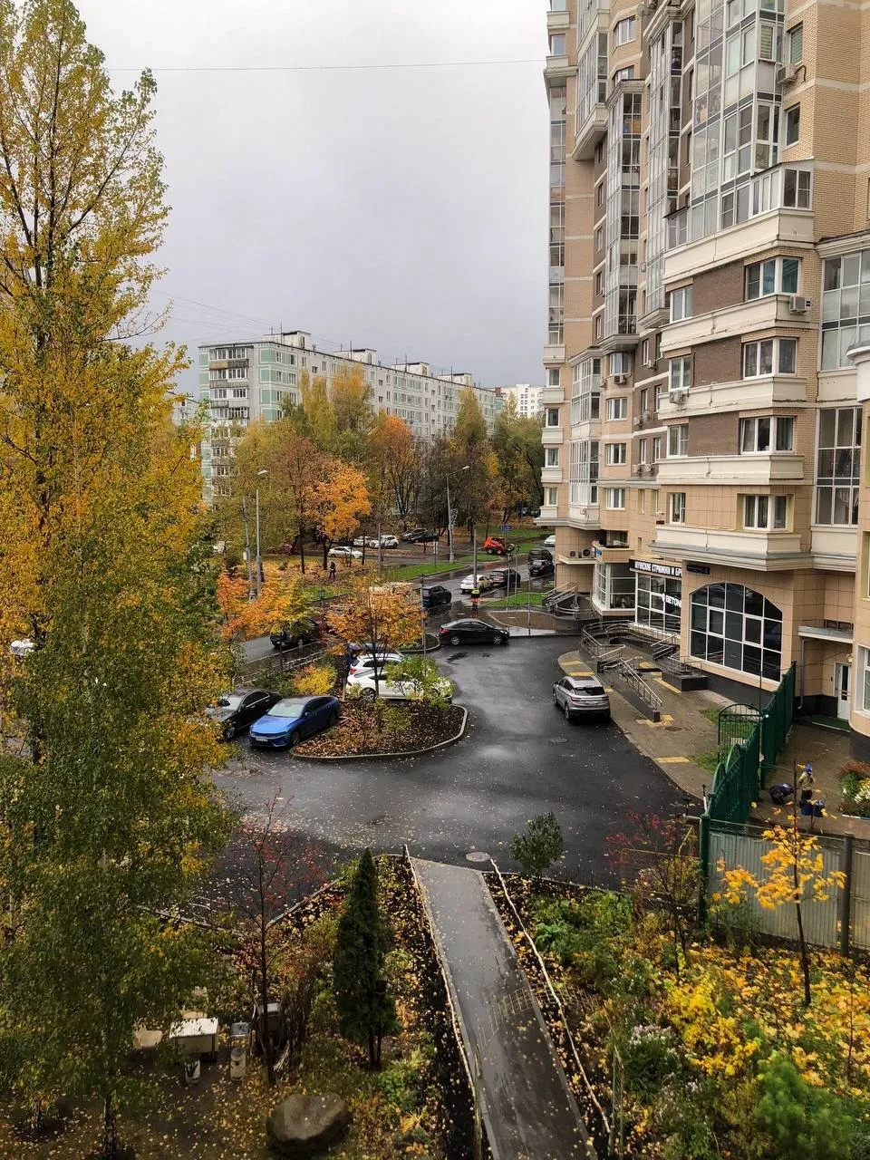 Прекрасный вид на осенний район 🍂