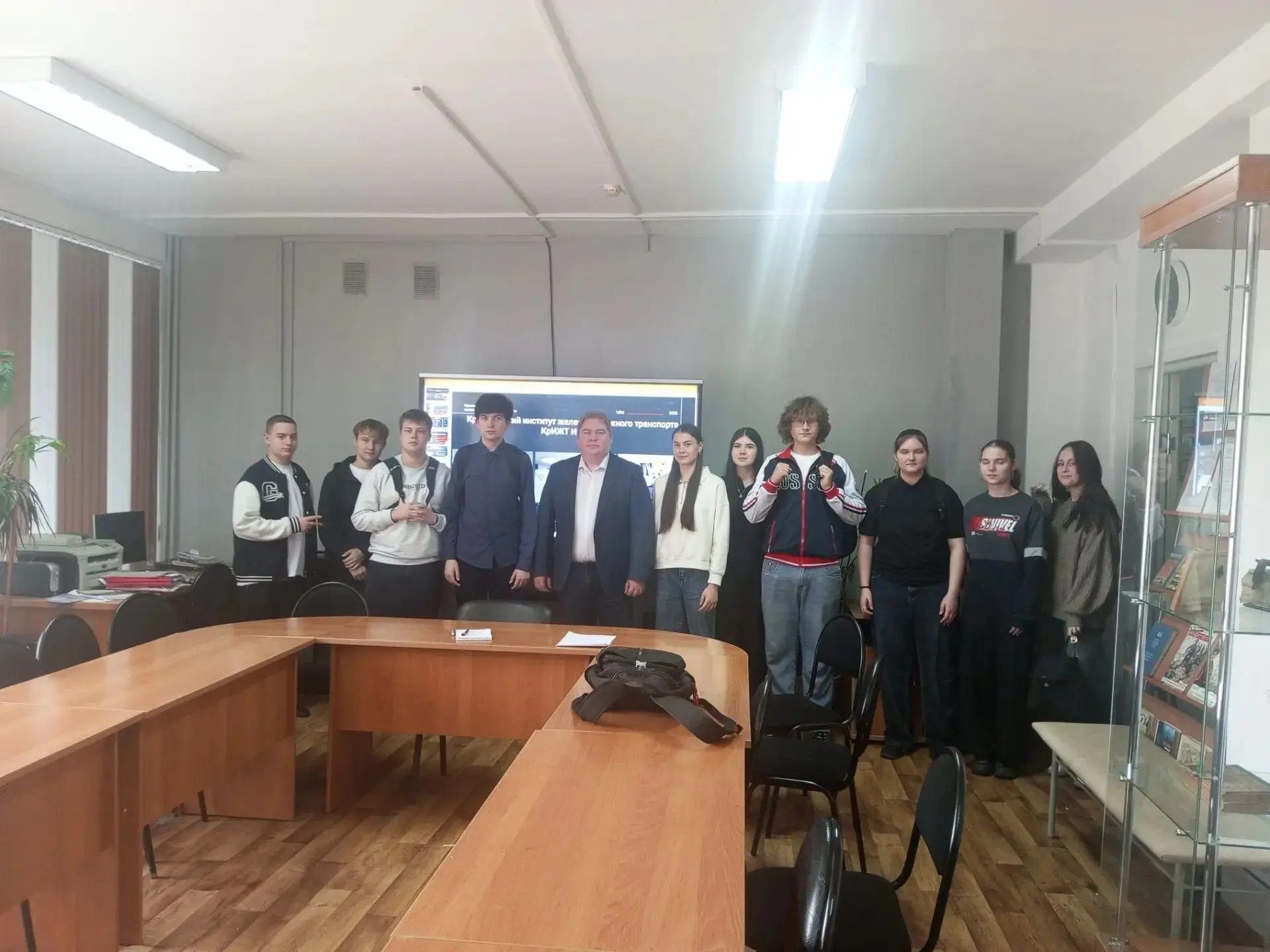 🚀 Профориентация в деле: КрИЖТ ИрГУПС встретился со школьниками № 148