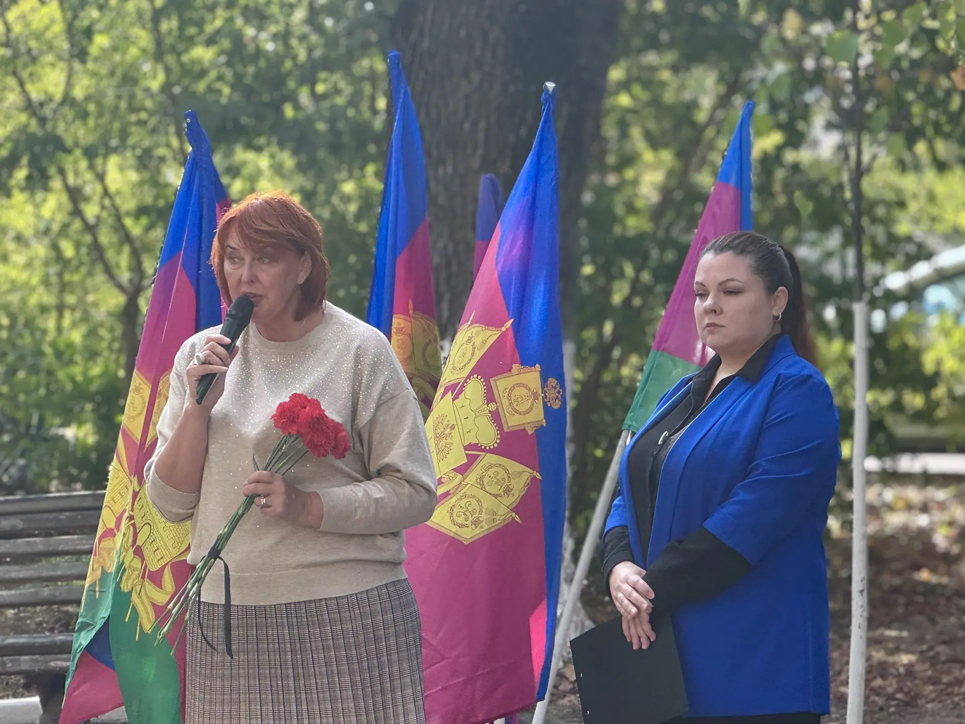 Сегодня в Абрау‑Дюрсо сельском округе почтили память героев у памятника