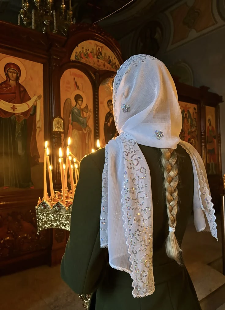 ⚡️Почему женщине нужно покрывать голову в храме и во время домашней молитвы?
