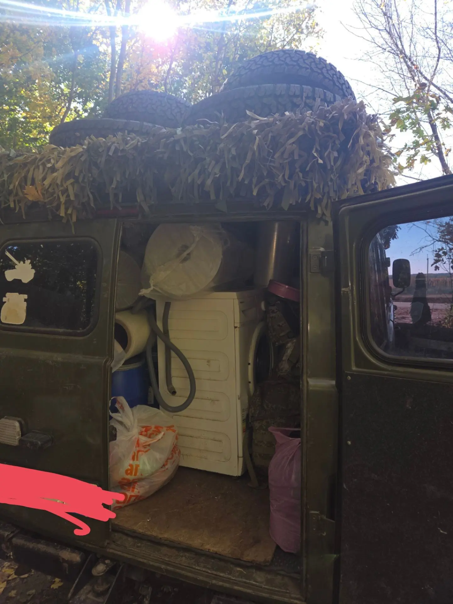 вчера перегрузили ребятам наши подарки..получилась целая машина 🙏🙏🙏