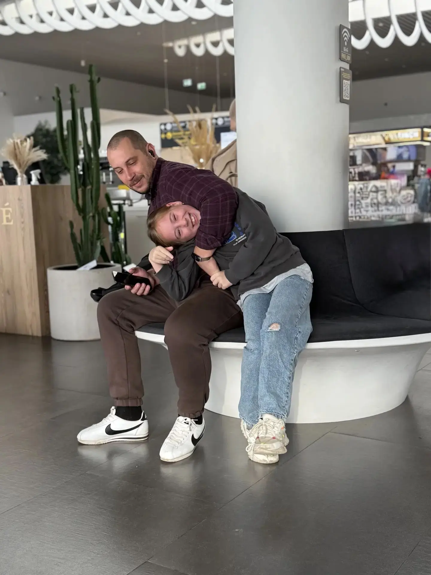 Коротченкова Лилия, 3в класс, с папой Егором Сергеевичем принимают участие в фото челле...