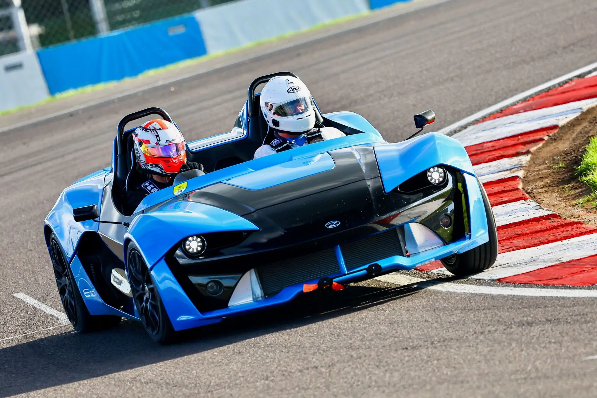 Zenos E10 возвращается: новый британский спорткар мощностью до 380 л.с.