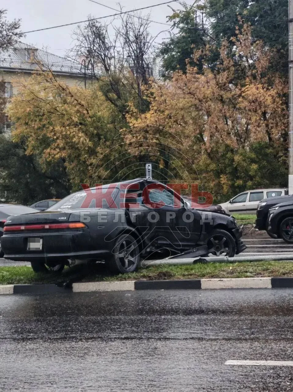 🚗 На Волчанской улице Toyota влетела в дорожный знак