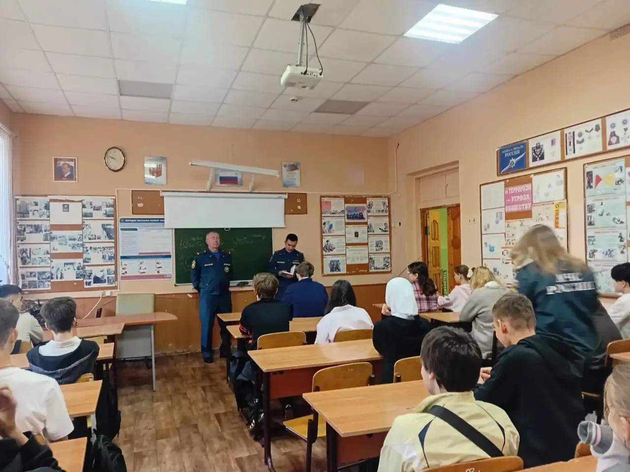 5 октября для обучающихся нашей школы прошли Уроки по ГО с представителями сотрудников ...