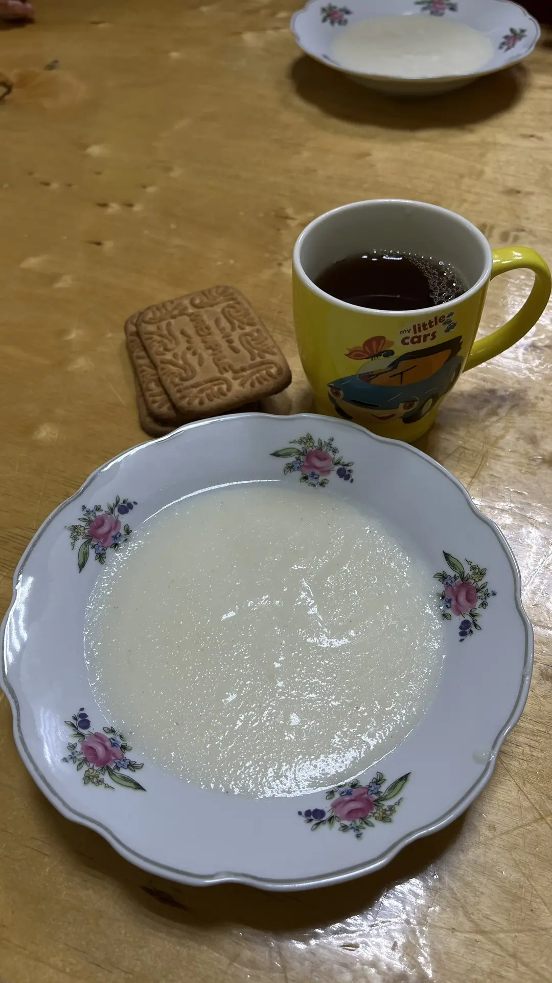 Утро в саду начинается не с кофе, а с манной каши!