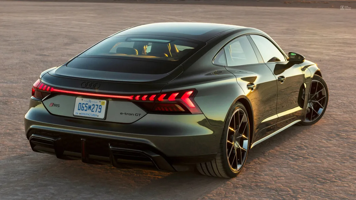 Audi могла бы улучшить электромобили, сделав их хуже