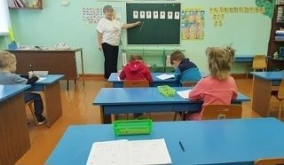 Сегодня, в группе «Непоседы прошло занятие по ФЭМП  -  «Число и цифра 7». На занятии ре...