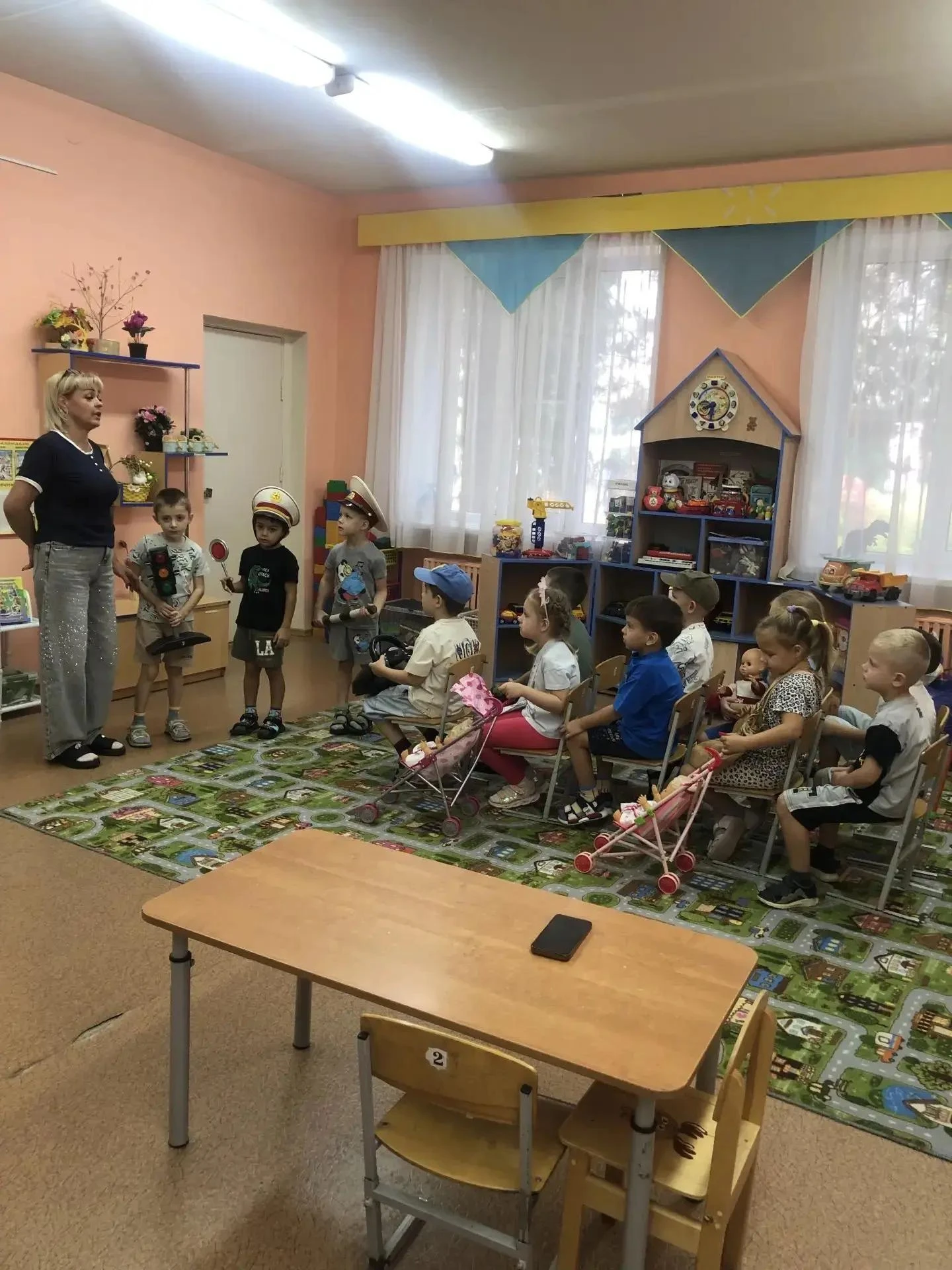 Внимание, светофор! 🚦 Ребята 6 группы отправились в увлекательное путешествие по прави...