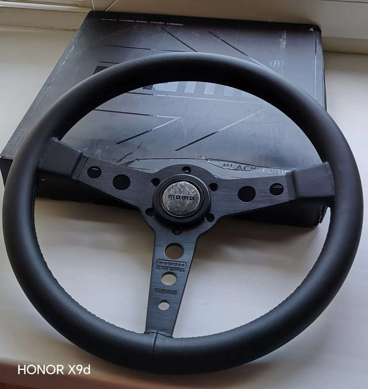 Продам, новый в упаковке, momo black edition, ц.4000 руб, т. 89780858950