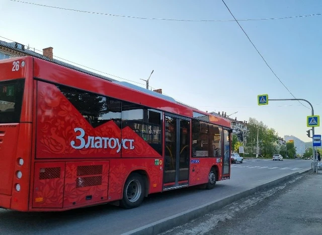 Здравствуйте, автобус 14, перестал утром в 09:07 и вечером 20:24 заезжать на площадь ме...