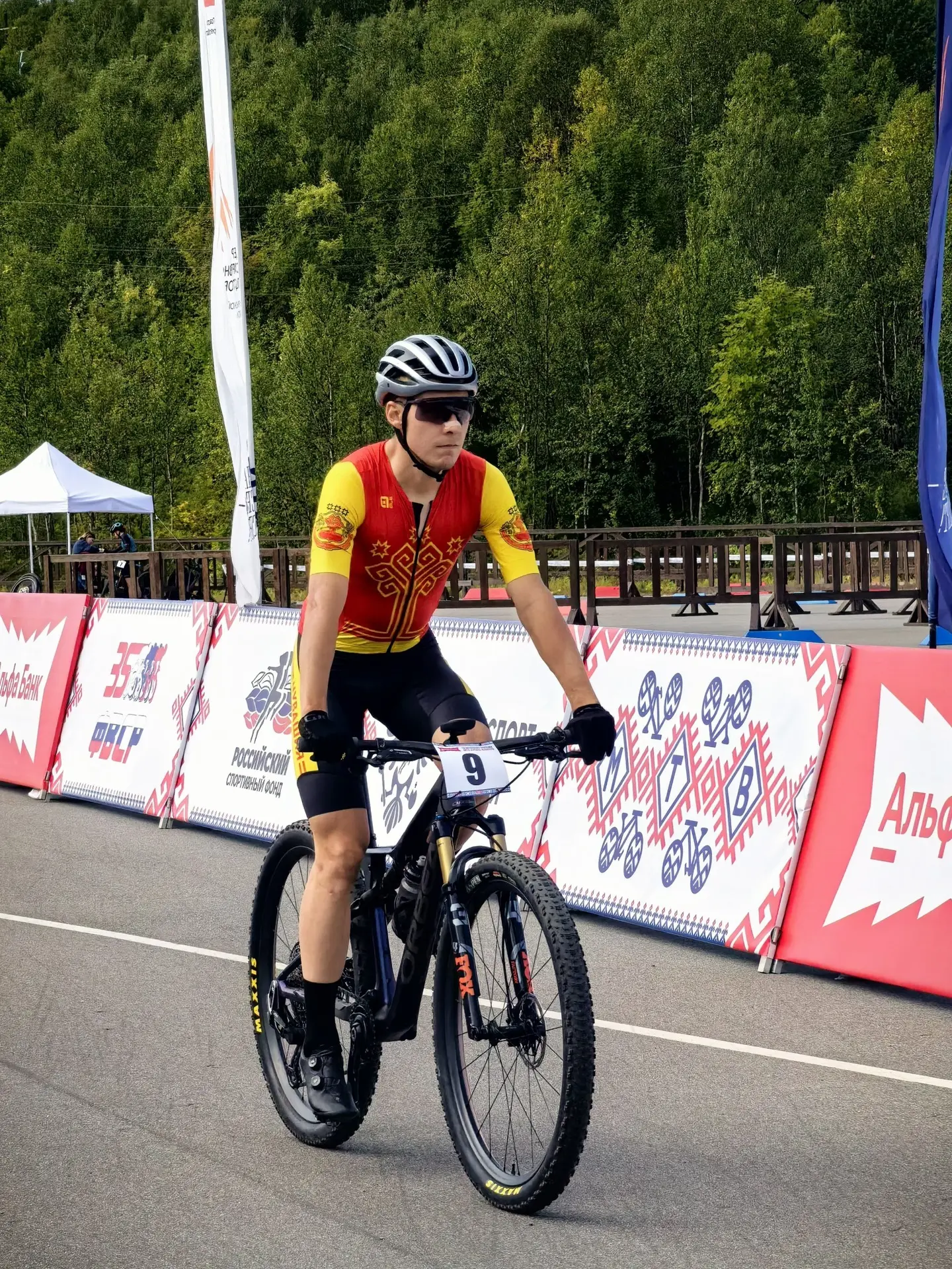 🚴‍♂️ Многодневная гонка в Геленджике: успешный старт спортсменов Чувашии!